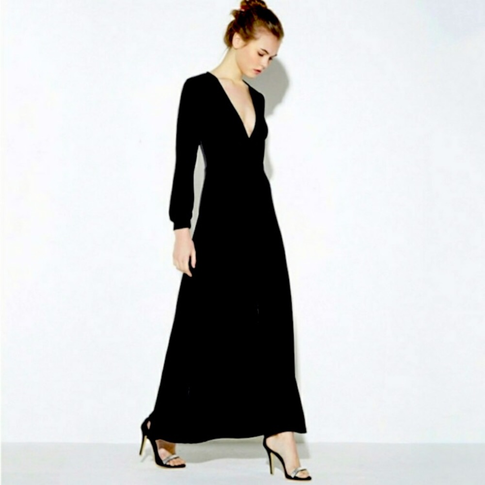 Sexy Black low cut Velvet Dress ♥️👄🥰